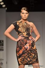 Model walk the ramp for Ashish Soni Show at Wills Lifestyle India Fashion Week 2012 day 4 on 9th Oct 2012 (129).JPG